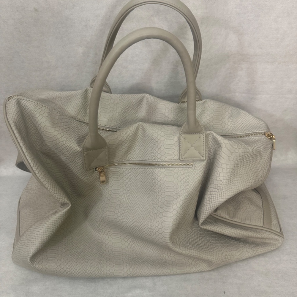 Tote N Carry Faux Crocodile Weekender Bag New with tags 22 x 13 x 12" RARE - Picture 3 of 4